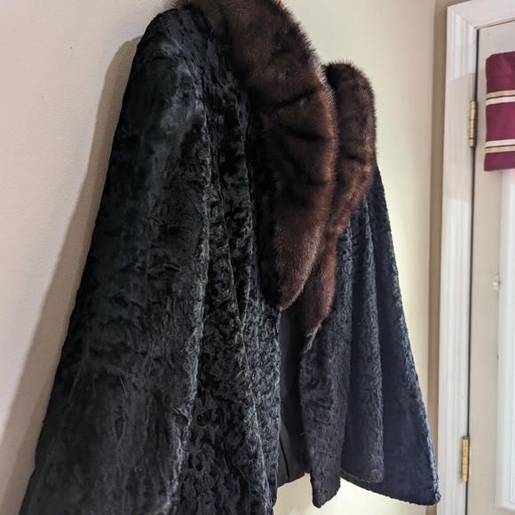 Vintage black fur coat - Picture 2 of 5